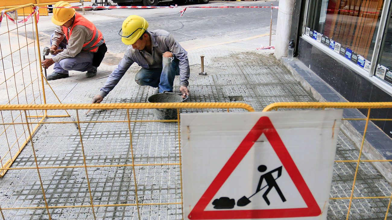 La actividad industrial cayó 13,3% y la construcción se derrumbó 15,9% en noviembre de 2018