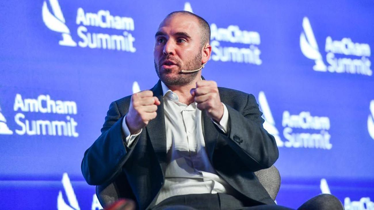 Martín Guzmán: "Dolarizar es un delirio" y "es poco usual que sea público" la interna en el Gobierno