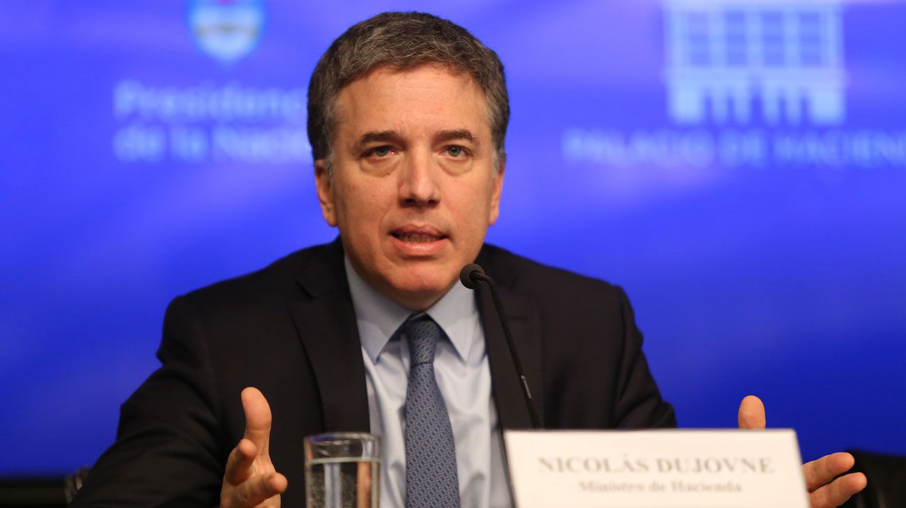 Dujovne: "La recesión va a ser más pronunciada que la que preveíamos"