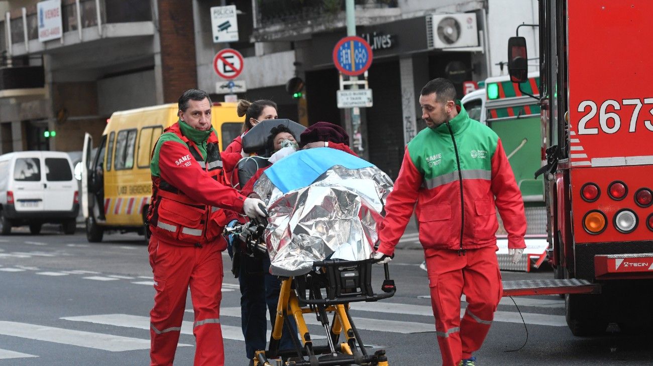 Se controló el incendio en Recoleta: murieron cinco personas y hay 18 heridos