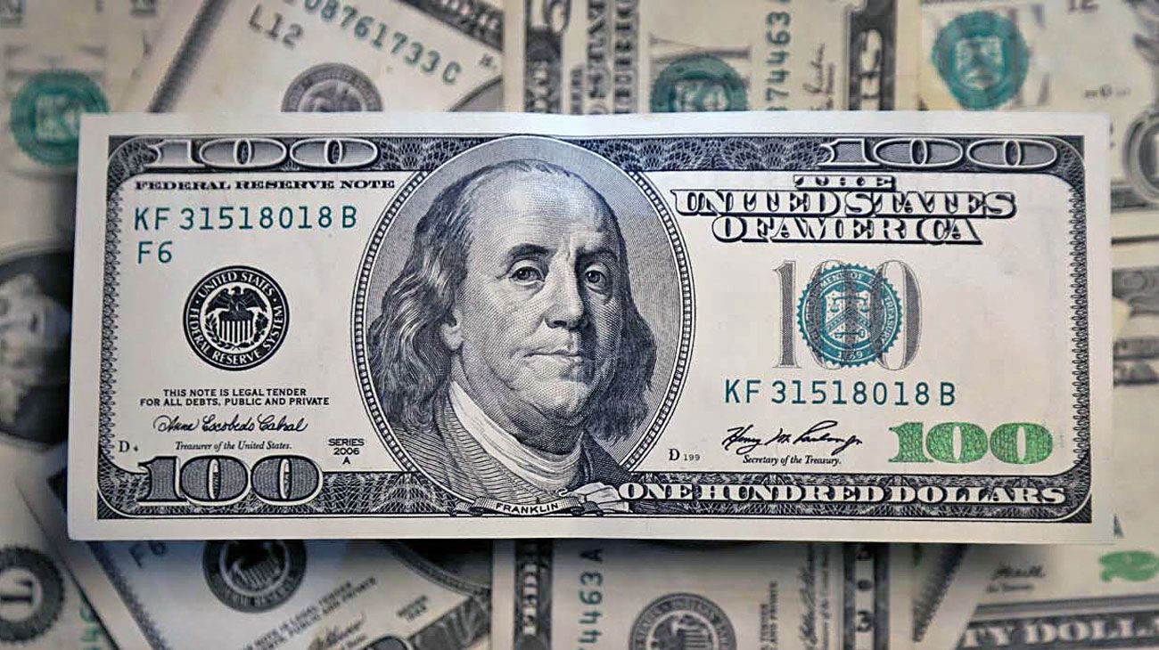 El blue cerró estable pero se consolida en 745 pesos
