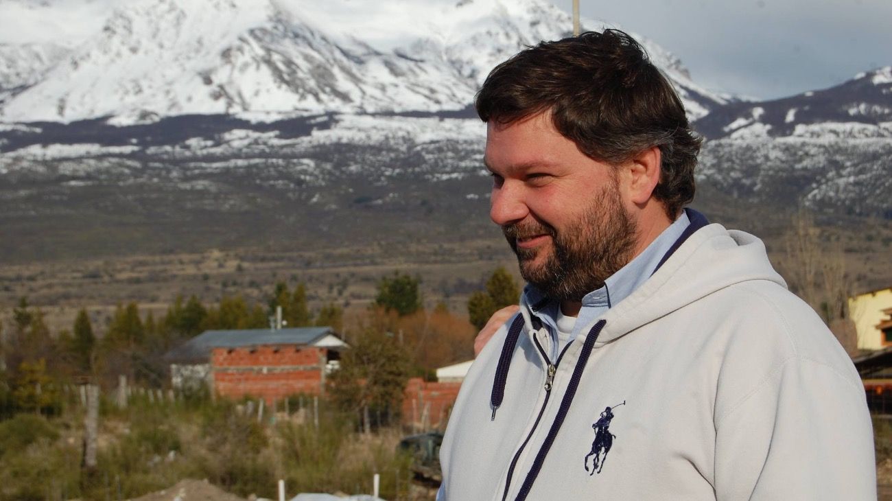 Diputado K de 43 años se vacunó en febrero como "personal de salud"