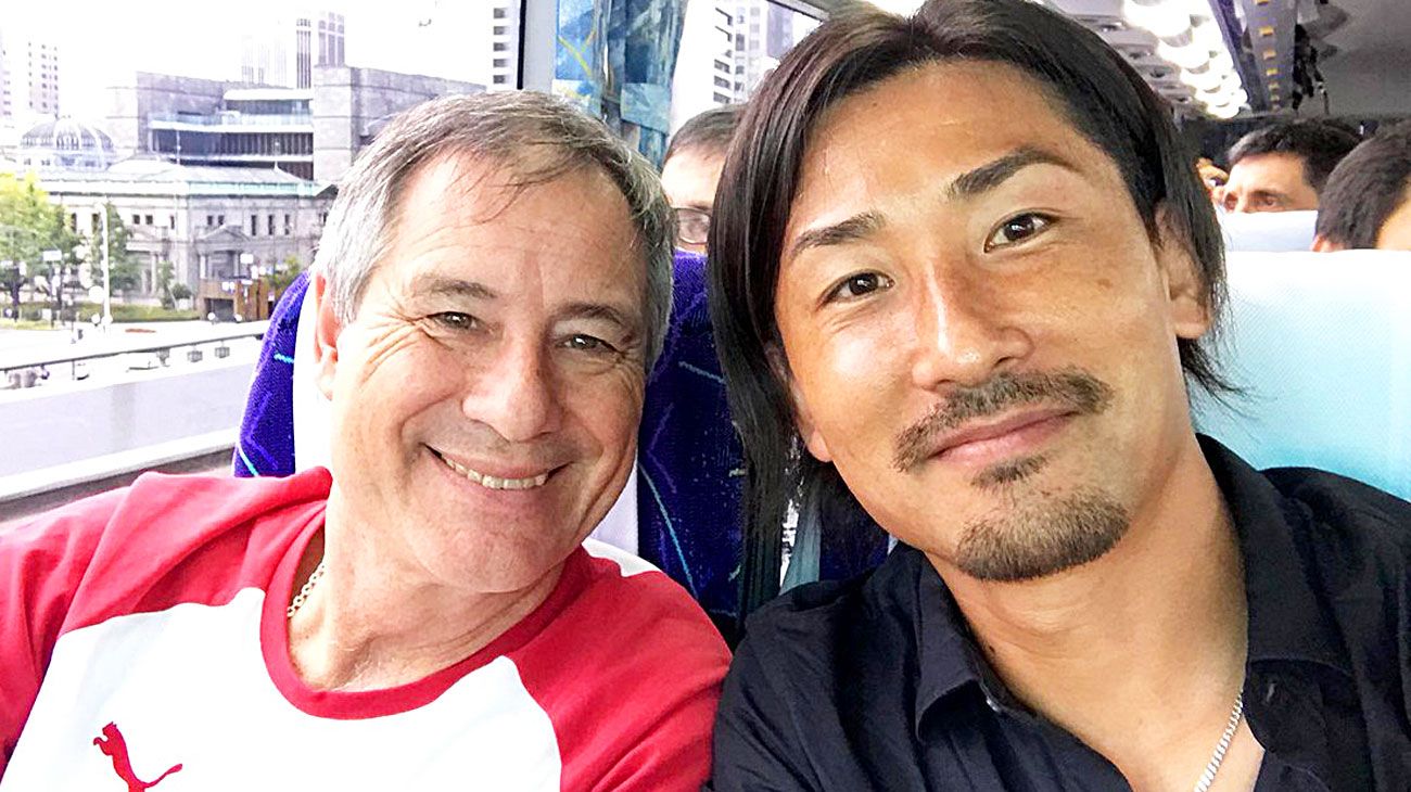 Japonés, hincha del rojo y espía