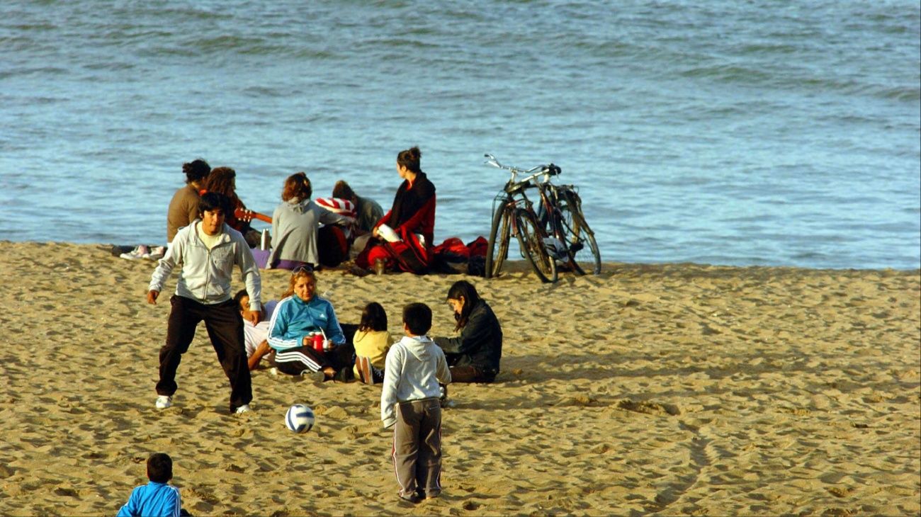 Clima en Bahía Blanca: una jornada soleada y estable marcará el feriado con viento del noroeste