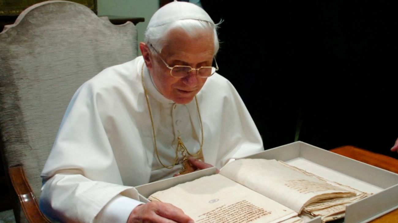 Comienza la capilla ardiente de Benedicto XVI