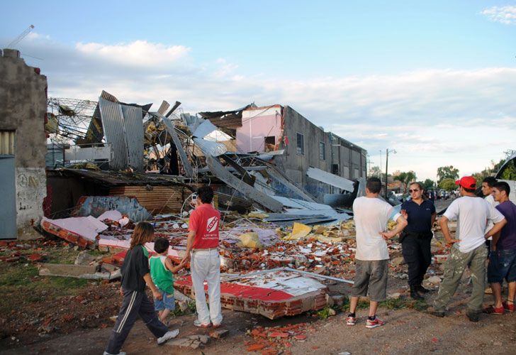 Chivilcoy arrasada después del temporal y hay cuatro muertos en el conurbano