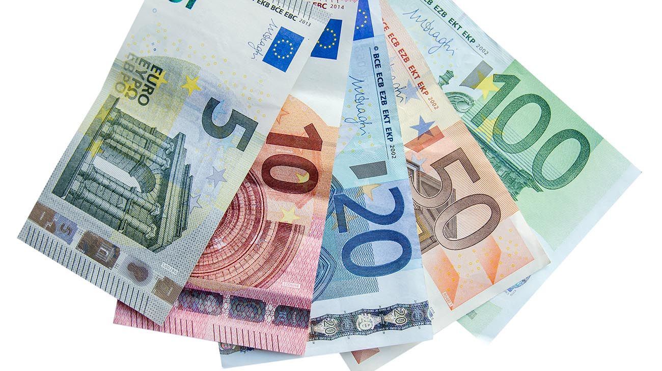 A cuánto cerró el euro blue este jueves 4 de mayo de 2023