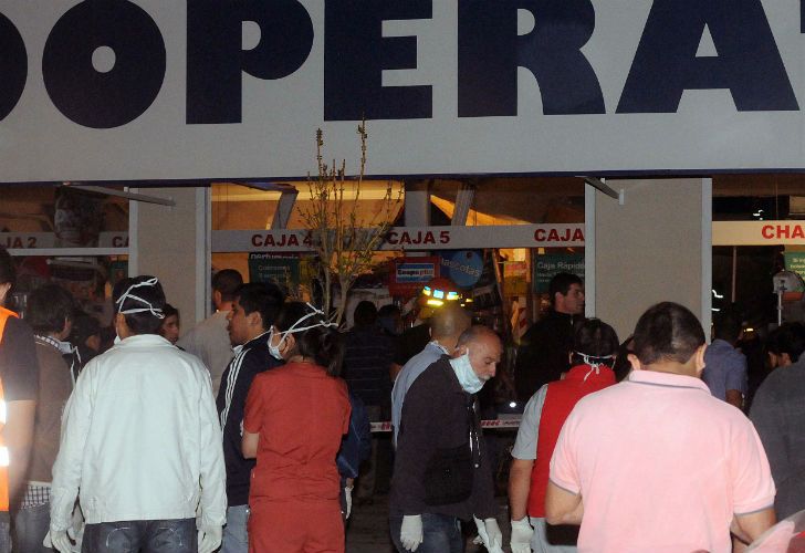 Cayó el techo de un supermercado en Neuquén: tres muertos