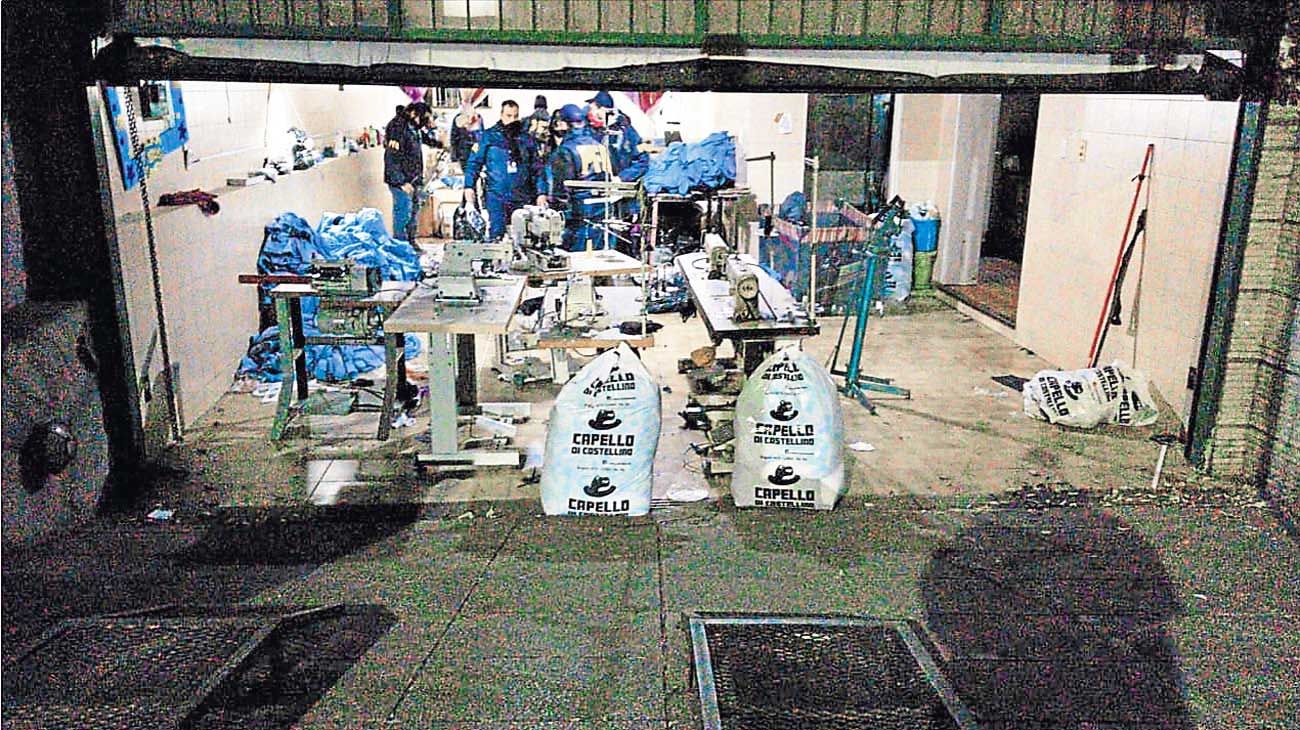 Rescatan a un bebé que los dueños de un taller le robaron a su mamá