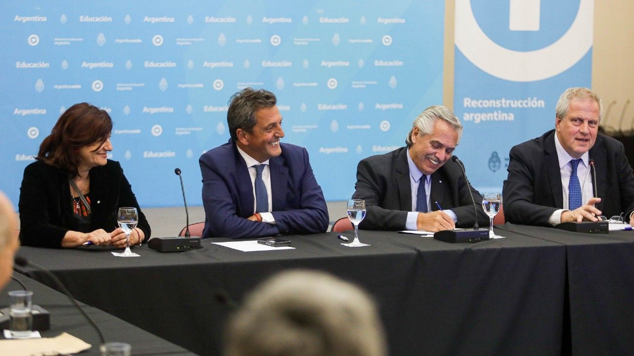 El Gobierno cerró la sonriente paritaria docente con una suba de 33,5% para el primer semestre