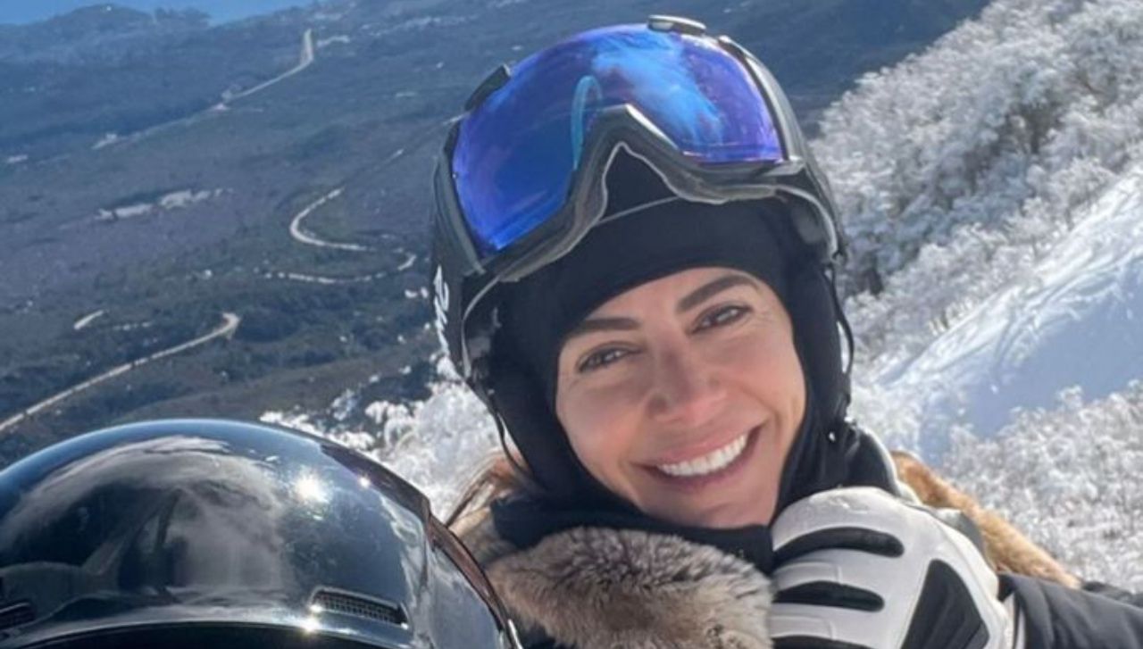 Juliana Awada de vacaciones: Bariloche, esquí, amigas e hijas