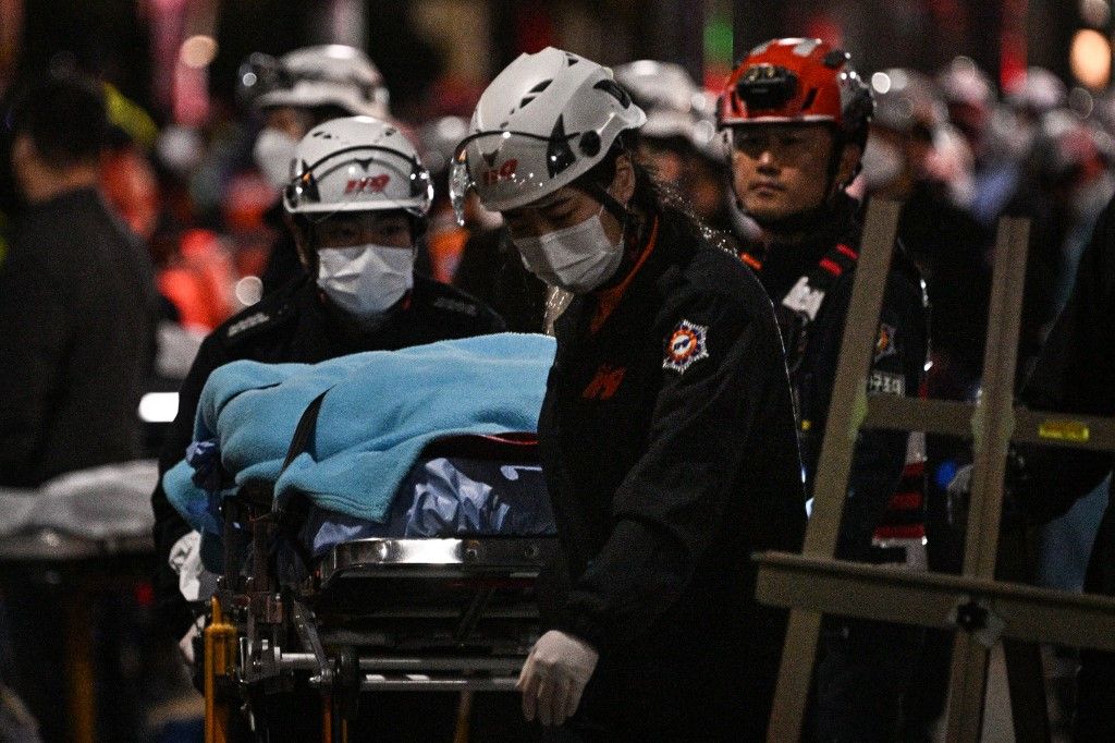 Avalancha, muertos y RCP en las calles: las impactantes imágenes de la tragedia en Corea del Sur