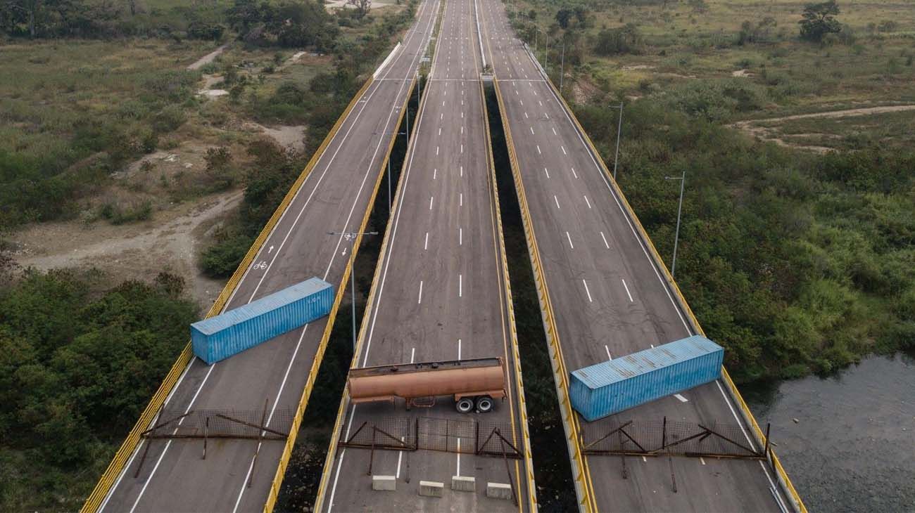 Simpatizantes de Juan Guaidó exigen el ingreso de ayuda humanitaria