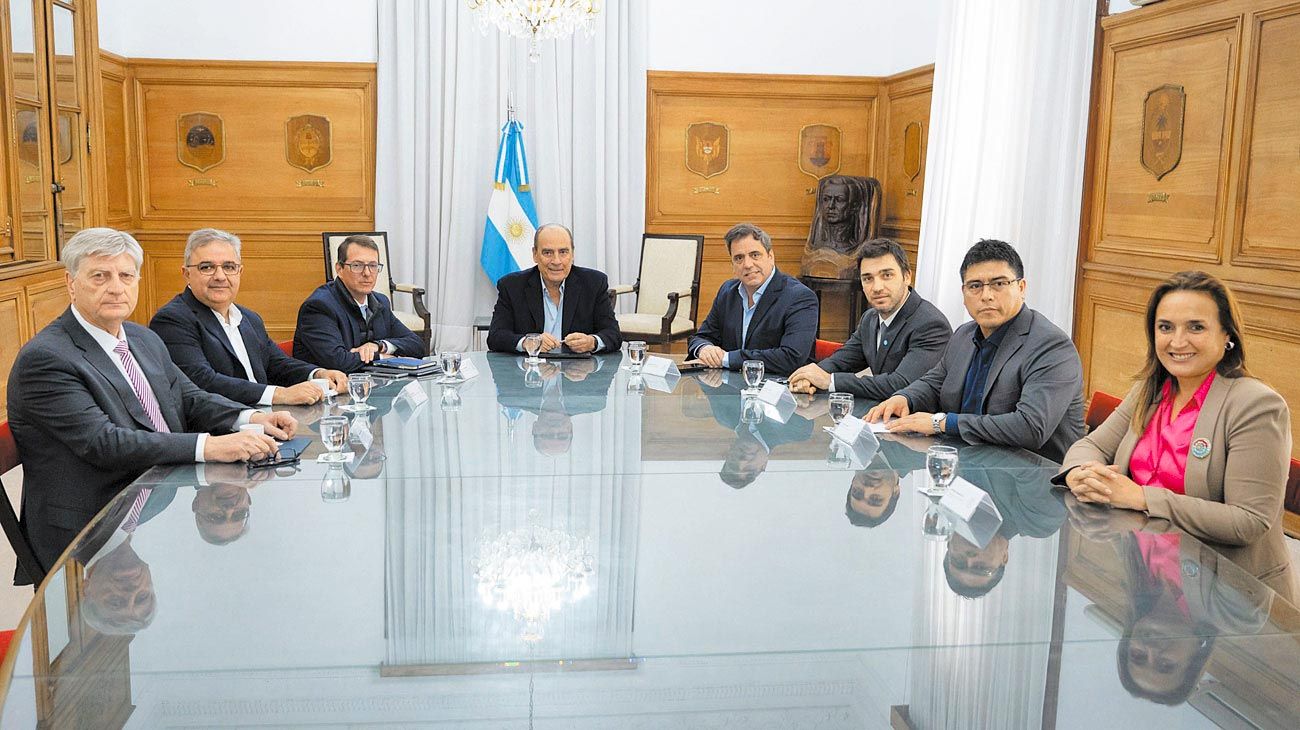 Francos comenzó a recibir los reclamos de cinco provincias