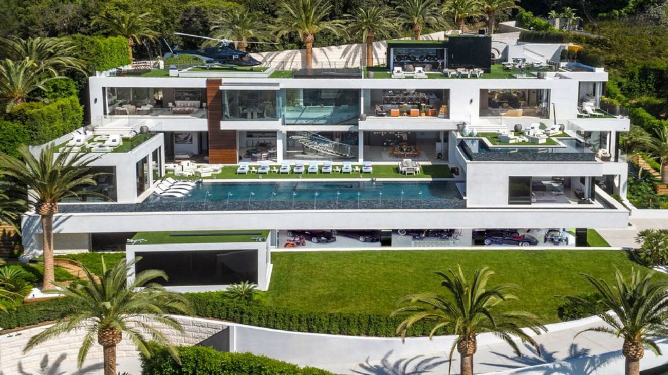Esta mansión tiene 21 baños, cine para 40 personas y una hipoteca de US$58 millones