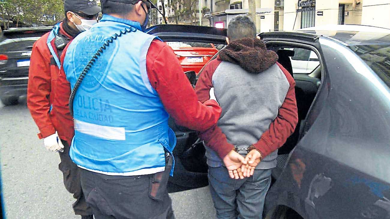 Lo atrapan cuando iba a robarle 31.000 dólares a un jubilado