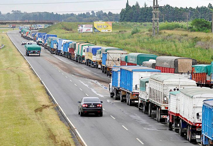 “Devaluar genera competitividad pero de una manera transitoria”