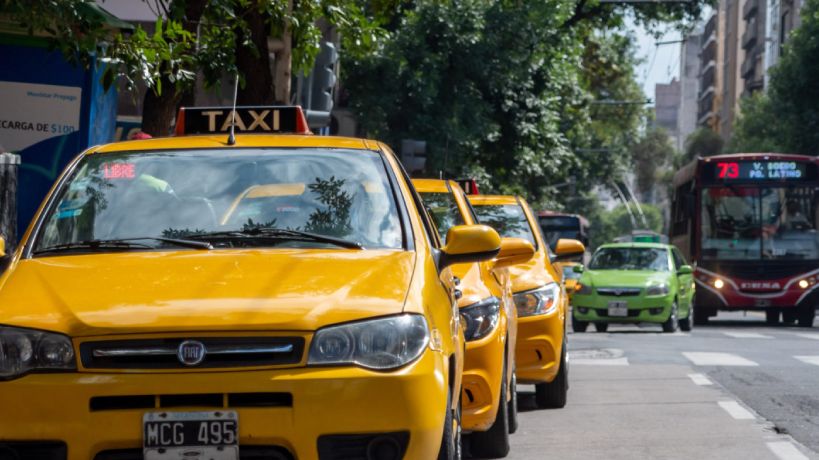 Córdoba: el viernes aumentan los taxis, remises y la ITV con un tope del 40%