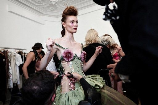 Saint Laurent y nuevas generaciones marcan el inicio de la Semana de la Moda de París