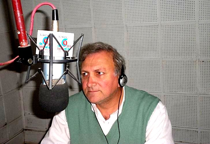 Amenazan con un arma a un periodista mientras hacía su programa