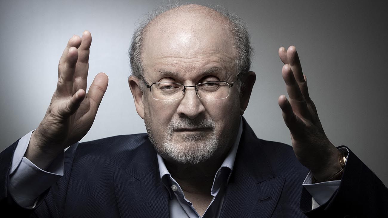 Qué dice "Los versos satánicos", el libro por el cual hace 32 años Irán ordenó ejecutar a Salman Rushdie