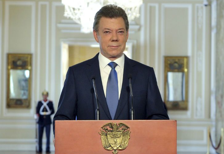 Santos se hizo encima en el lanzamiento de su campaña
