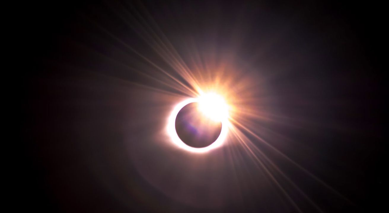 5 rituales poderosos para aprovechar durante el eclipse solar total del 8 de abril