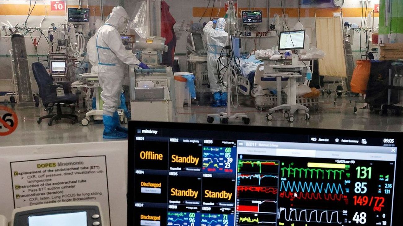 Con "mayor riesgo de reinfección" que Delta, Ómicron podría cambiar el curso de la pandemia