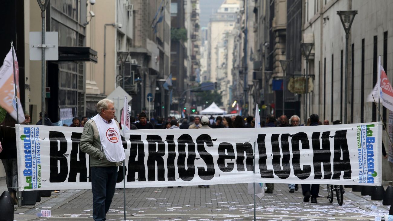 Paritarias: gremios bancarios anunciaron un aumento de 29% para 2021