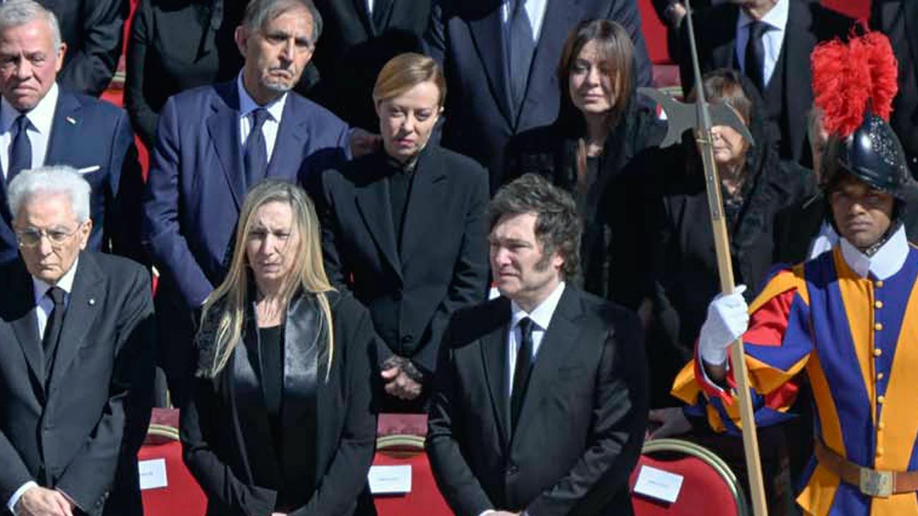 Javier Milei viaja a Roma y se queda sin votar a Manuel Adorni en las elecciones porteñas