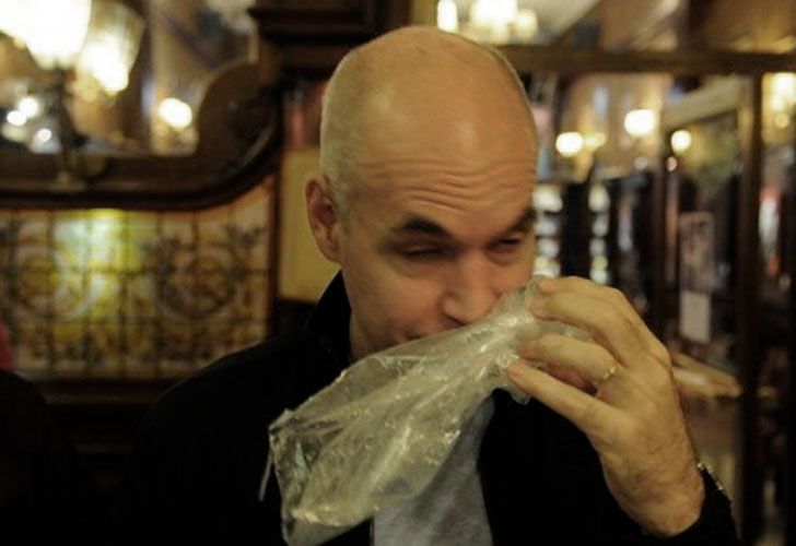 A Larreta se le cayó un cuadro encima y se lastimó la nariz