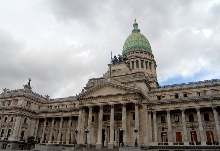 ¿Que dice la Constitución Nacional sobre deuda externa?