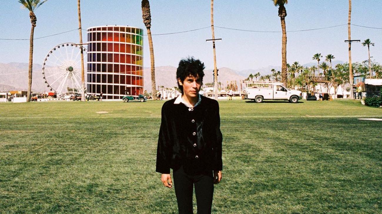 Ed Maverick trae sus canciones de nostalgia pop-folk por primera vez al país