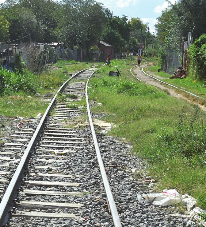 Un juez ordena solucionar necesidad de viviendas en villas que rodean las vías