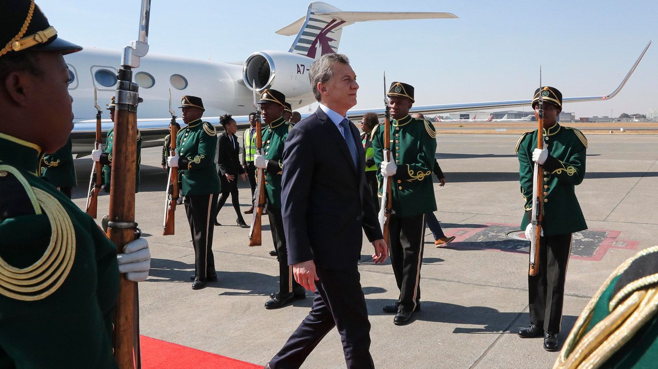 Macri llegó a Sudáfrica para participar de la cumbre de los BRICS