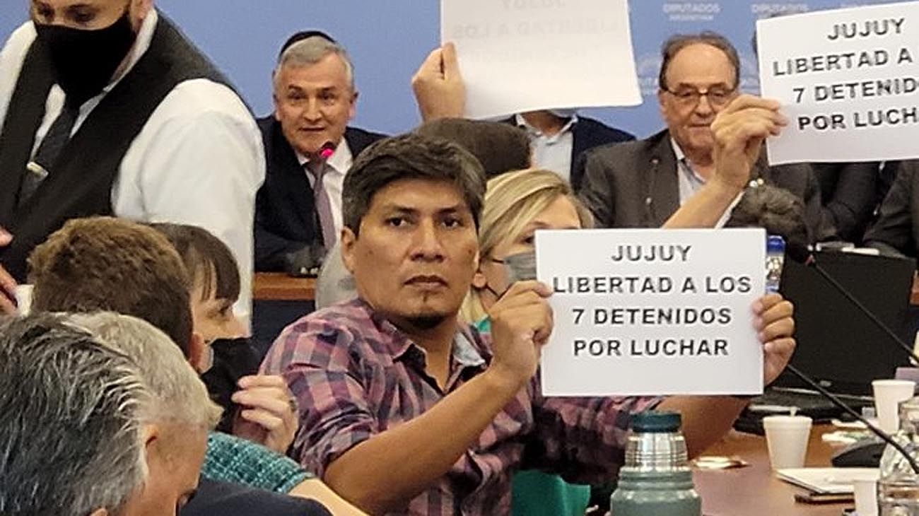 Gerardo Morales se cruzó con la izquierda y reconoció: "Algunos halcones me pegan"