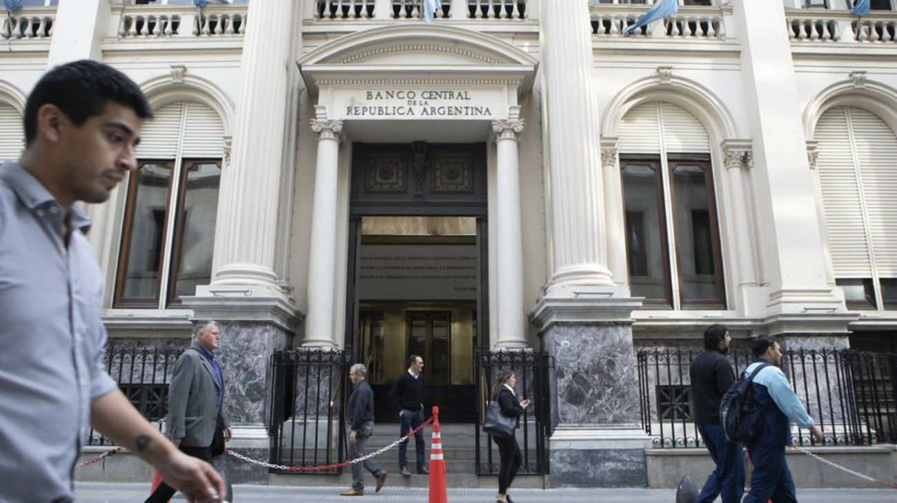 A la espera de la deuda, ya se habla de un "semestre perdido"