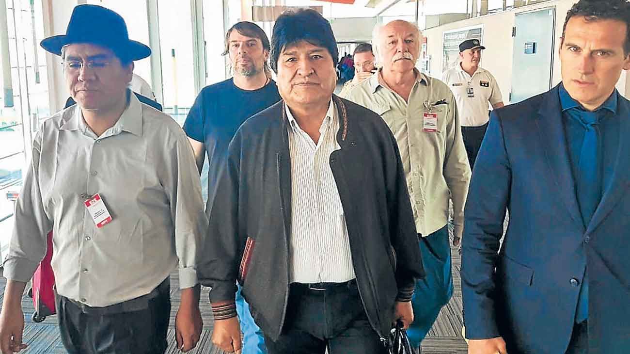 El vice y un exembajador de Evo también arribaron por refugio