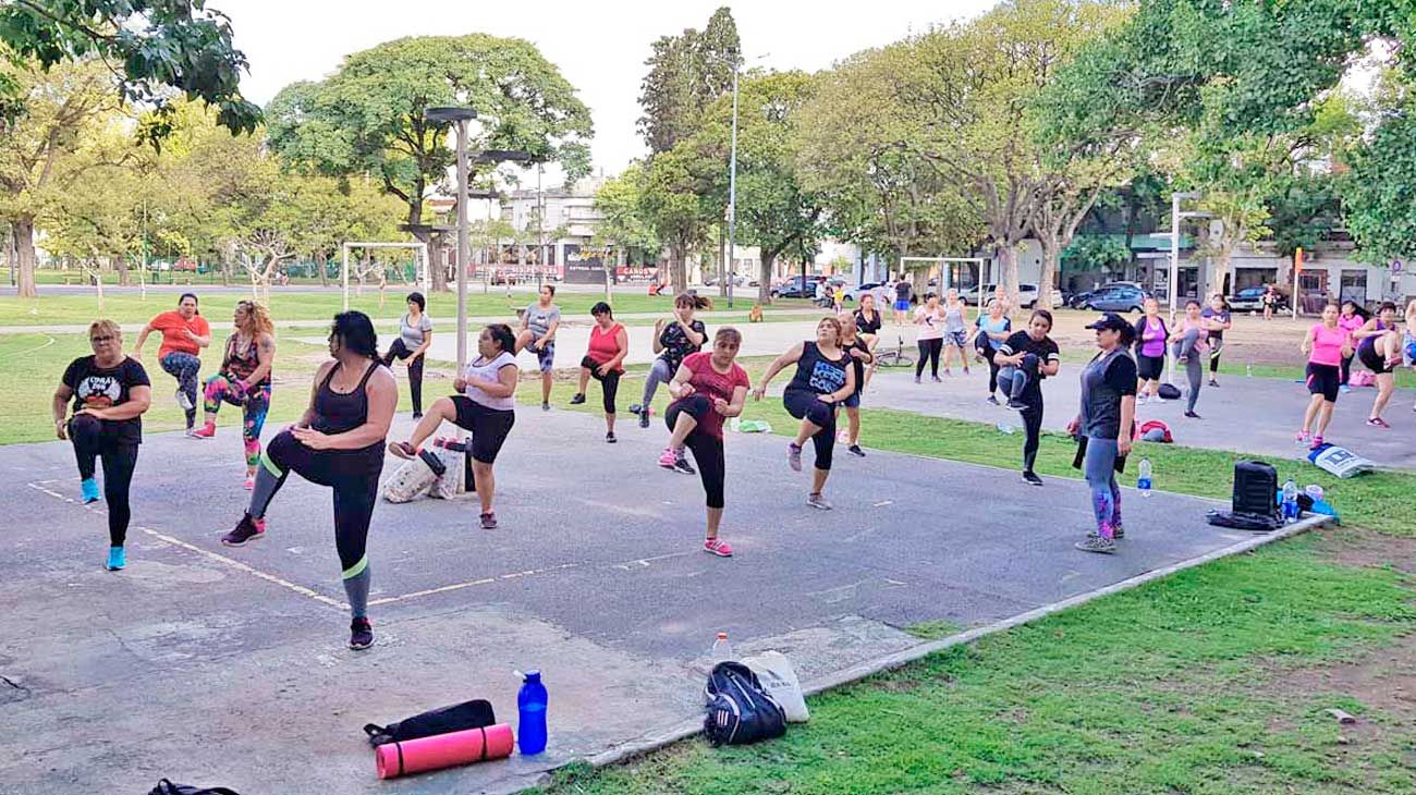 Advierten por el aumento de personal trainers en parques y plazas porteñas