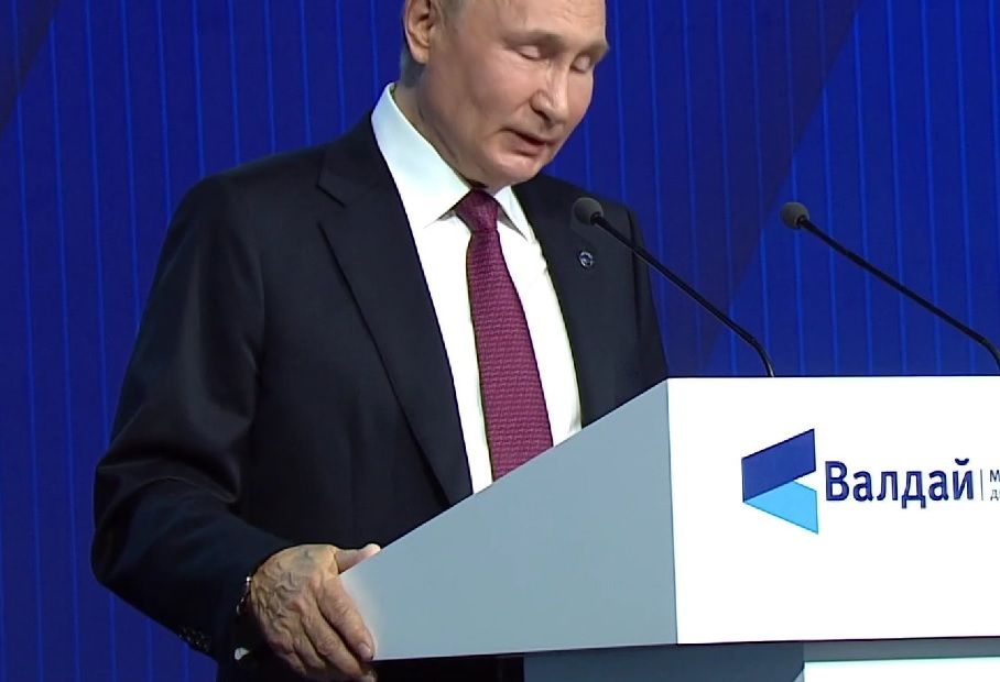 Las manos de Putin: sus adversarios aseguran que allí hay detalles de su enfermedad