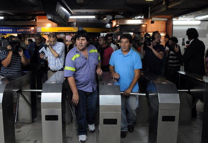 Los delegados del subte no volverán a levantar los molinetes