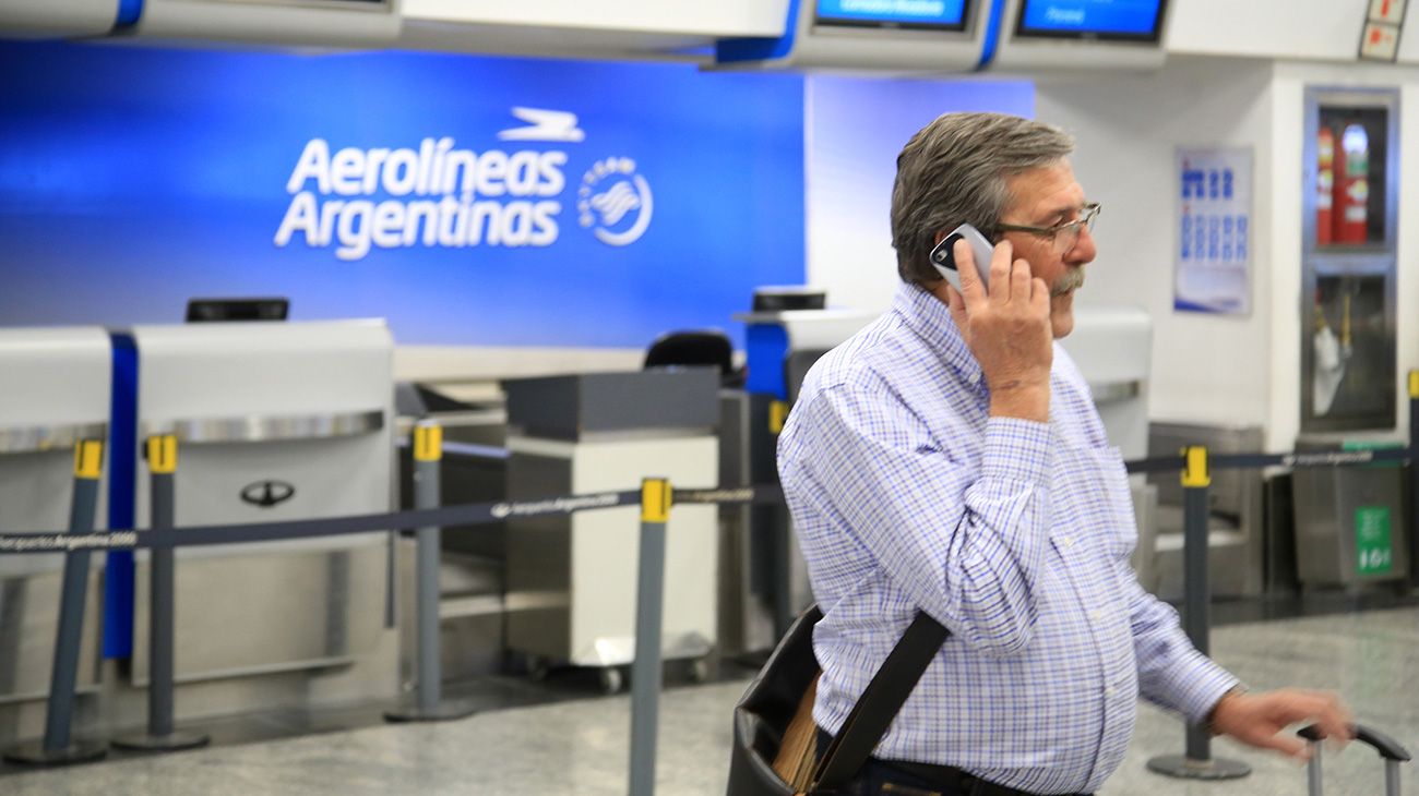 El presidente de Aerolíneas Argentinas aseguró que la empresa está "virtualmente quebrada"