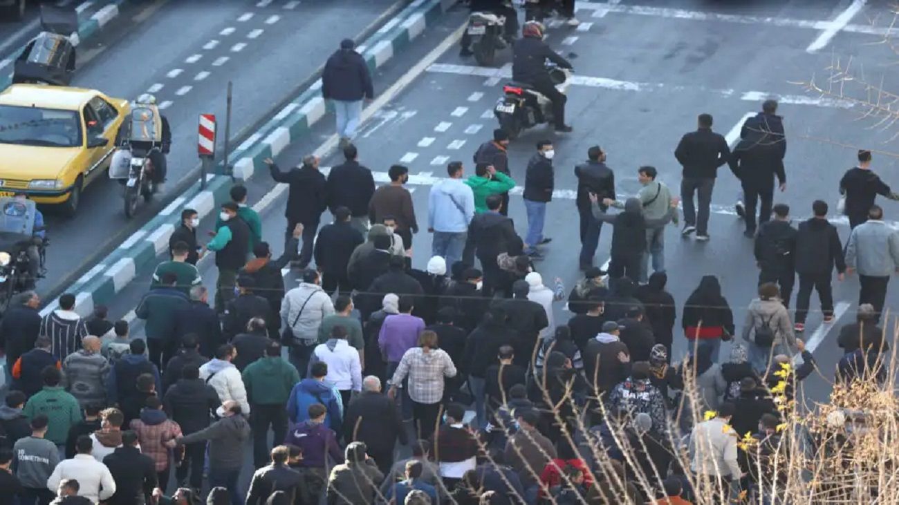Irán corta internet y telefonía tras protestas que desafían al régimen