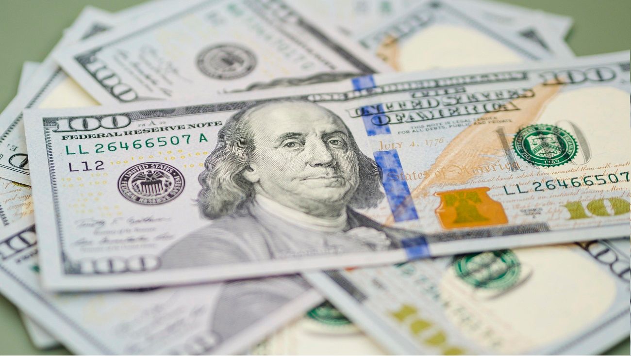 El dólar blue subió en el cierre de este 28 de octubre y bajaron las reservas del Banco Central