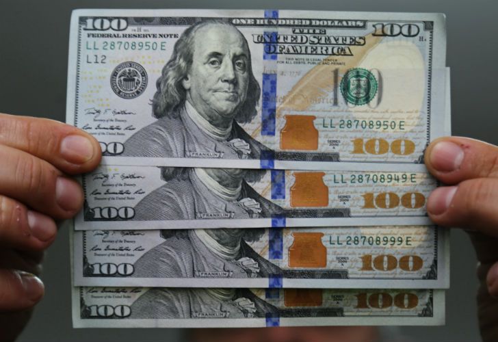 El dólar se mantiene a $19,75