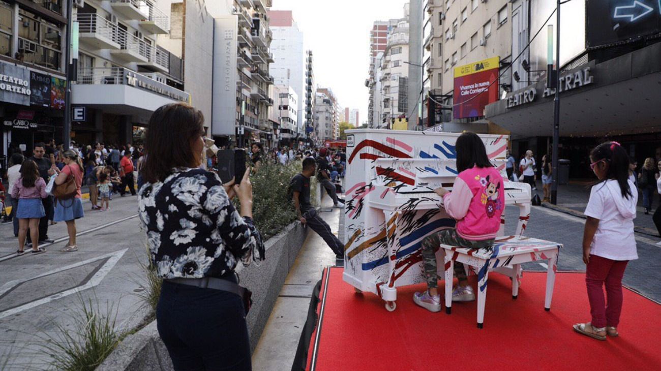 Con una fiesta gratuita, inauguraron la nueva Calle Corrientes