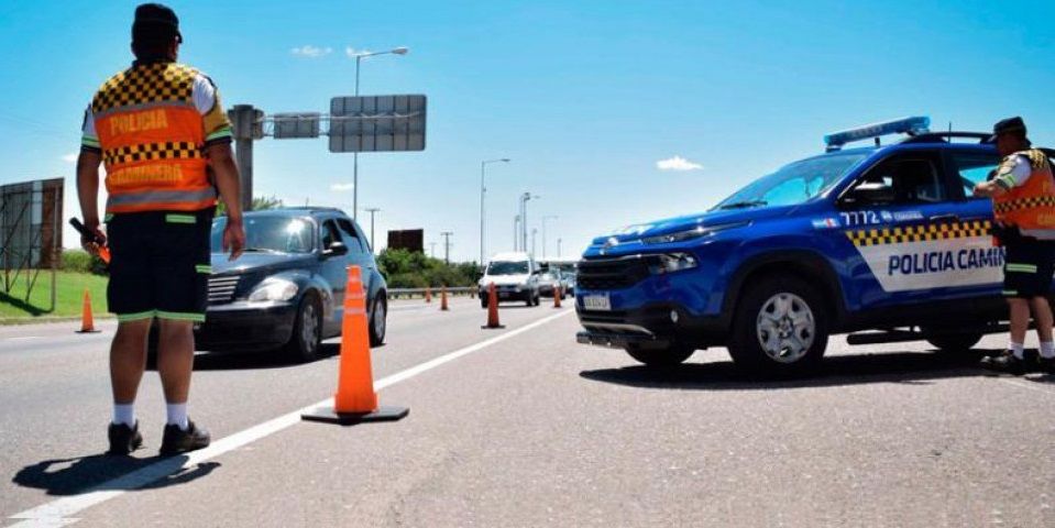 Suman lectores de patentes para la detección del delito en la ciudad