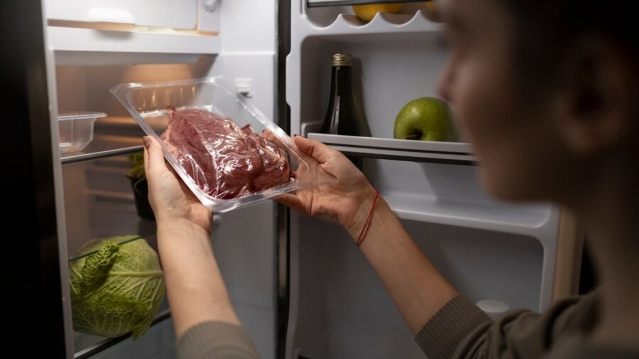 El simple método japonés para organizar la heladera y reducir el desperdicio de comida
