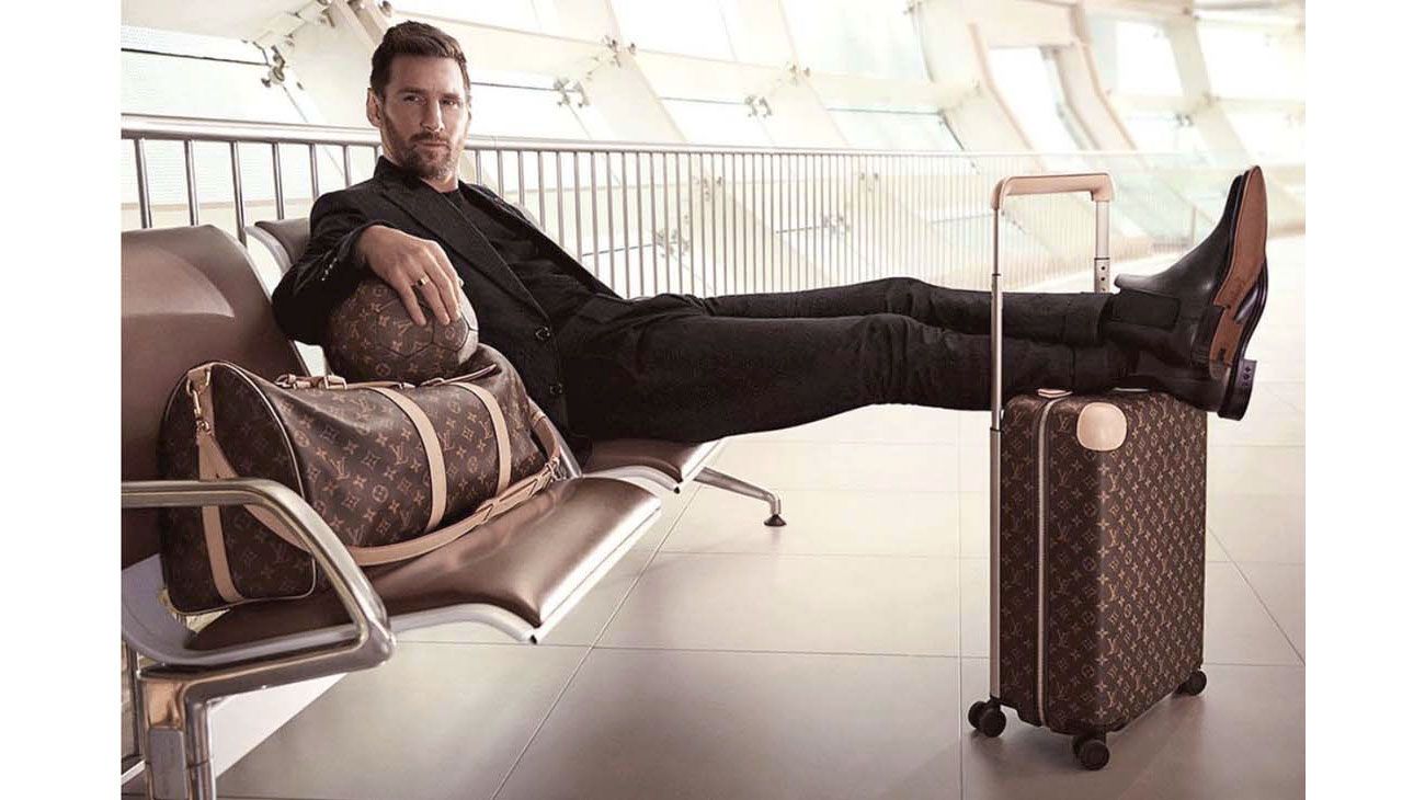 Messi se sacó la ropa deportiva y posó con un look de 10 mil euros
