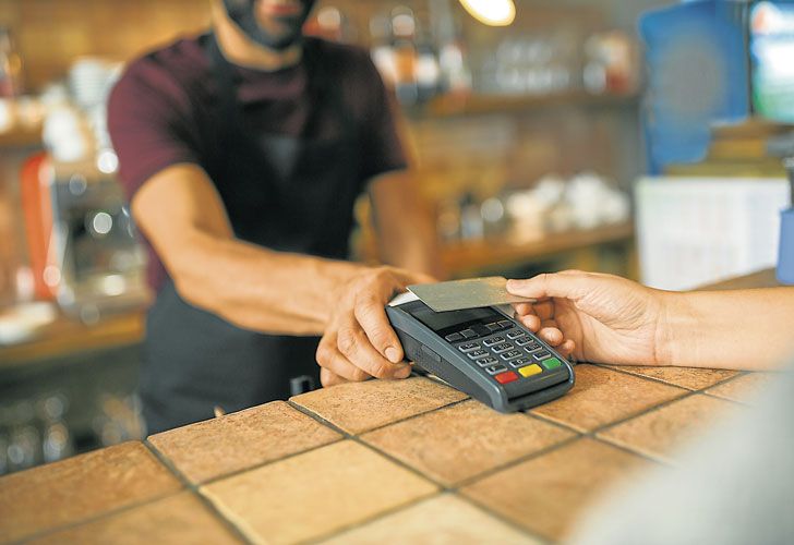 Mostrador inteligente: un software administra las operaciones con la tarjeta
